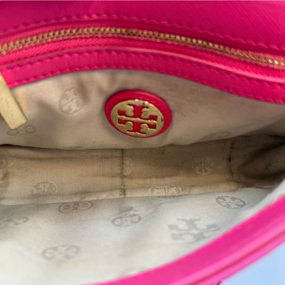Tory Burch Robinson mini chain-strap bag in bright pink saffiano leather - Picture 7 of 9